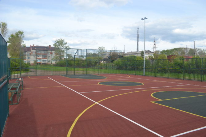 В Соликамском округе в 2020 году установят две многофункциональные спортплощадки и отремонтируют четыре спортивных школьных зала